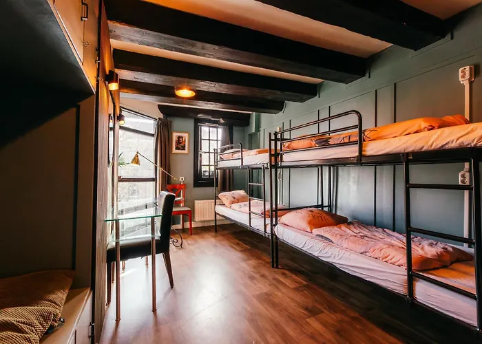 Downtown Canal ViewHostel Amsterdam